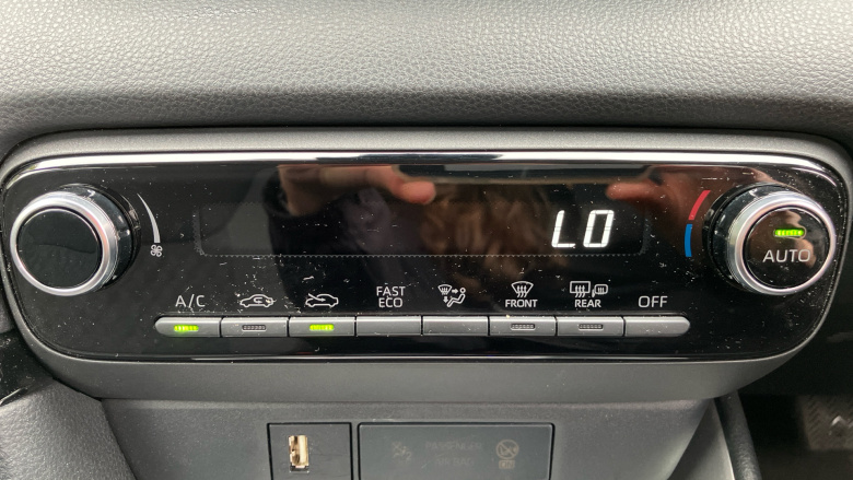 Toyota Yaris 1.5 Hybrid Design 5dr CVT Hybrid Hatchback